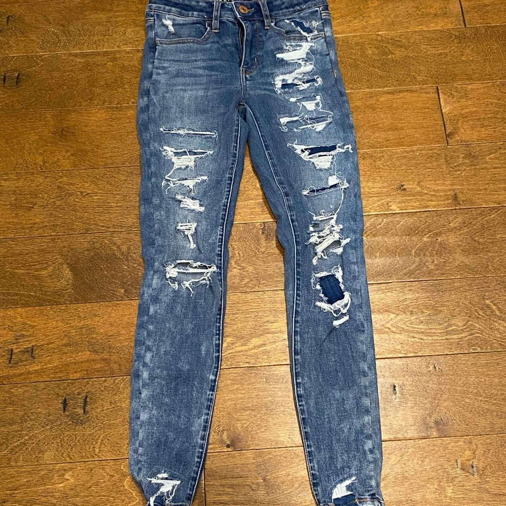 Ripped American Eagle Next Level Stretch. Size 2 great condition.